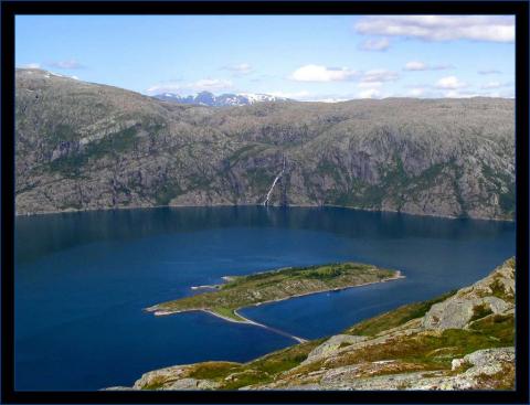 Bardalsøya sett fra Veten.