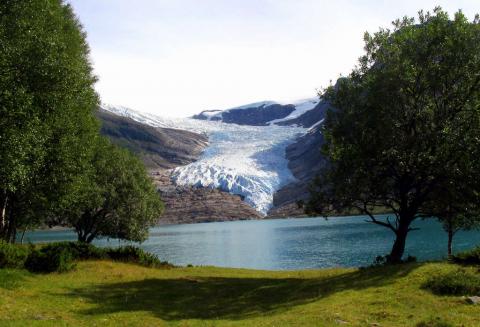 Engabreen. Holandsfjorden.