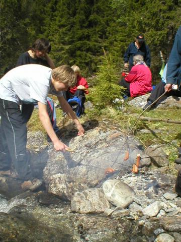 Pølsene skal svies