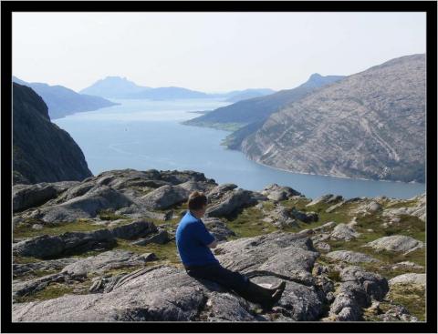 Utsikt fra Veten.Strandlandet og Dønnaman i det fjerne.