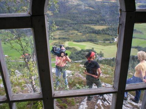 Stemningsbilde gjennom de fine vinduene i Borgen