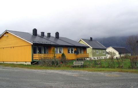 Tidligere eldrebolig - Posthus - og Ungdomshuset.