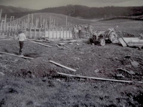 Fra støypinga på Elvstranda 1962